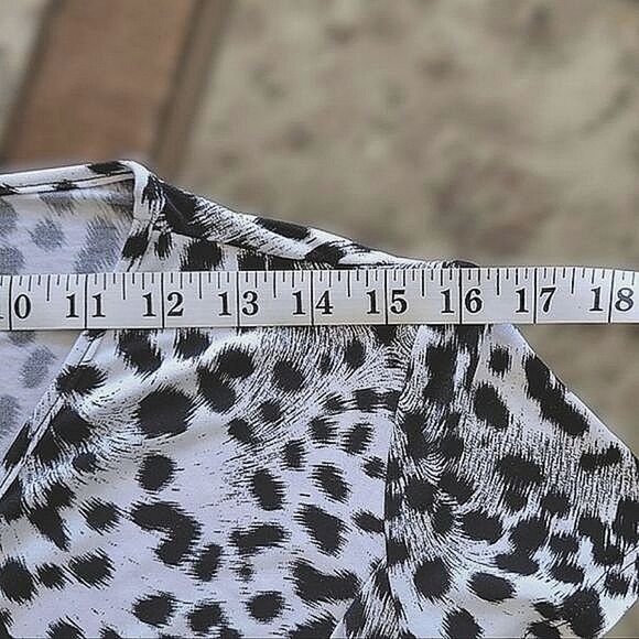 Bailey black & white cheetah print short sleep faux wrap blouse size M - Picture 7 of 11